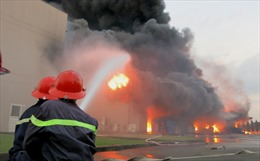 Hỏa hoạn thiêu rụi xưởng cơ khí trong khu dân cư 